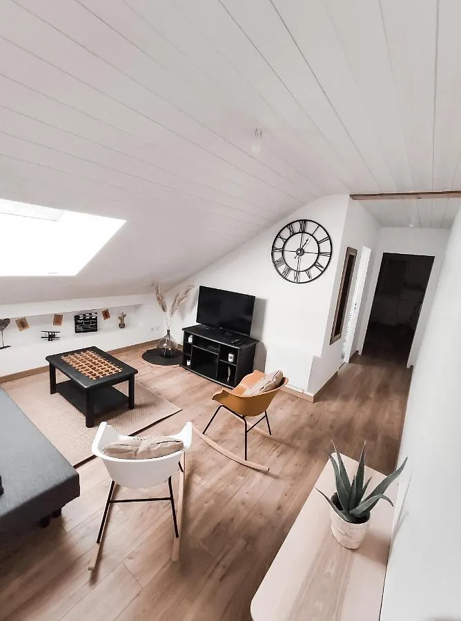 Le Chaplin-A Cote De Geneve-Calme-Fonctionnel-Wifi-Parking Apartment Neydens