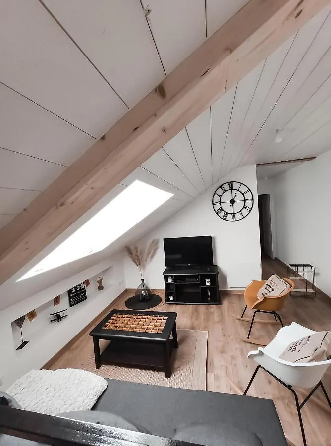 Le Chaplin-A Cote De Geneve-Calme-Fonctionnel-Wifi-Parking Apartment Neydens