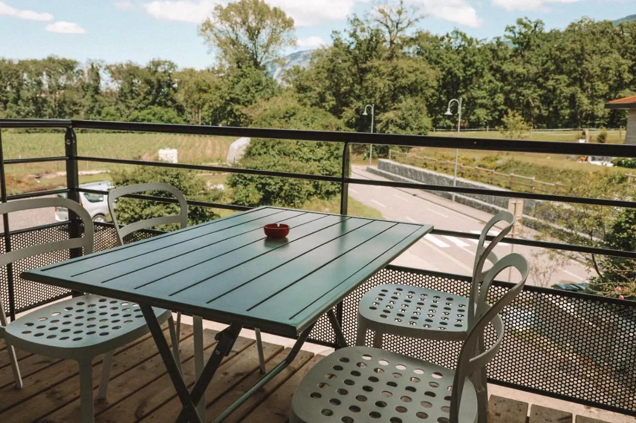 Le Chaplin-A Cote De Geneve-Calme-Fonctionnel-Wifi-Parking Apartment Neydens