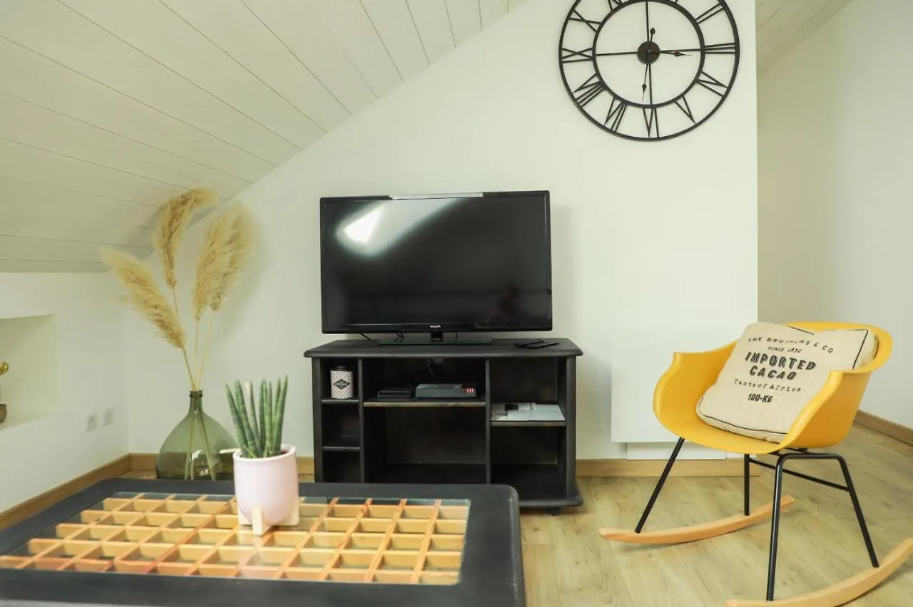 Le Chaplin-A Cote De Geneve-Calme-Fonctionnel-Wifi-Parking Apartment Neydens France