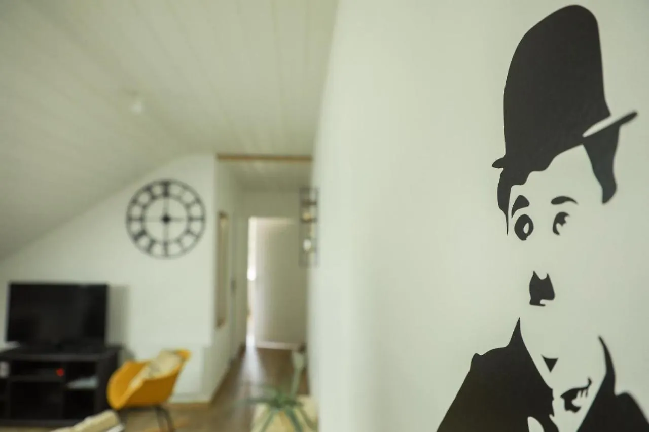 Le Chaplin-A Cote De Geneve-Calme-Fonctionnel-Wifi-Parking Apartment Neydens