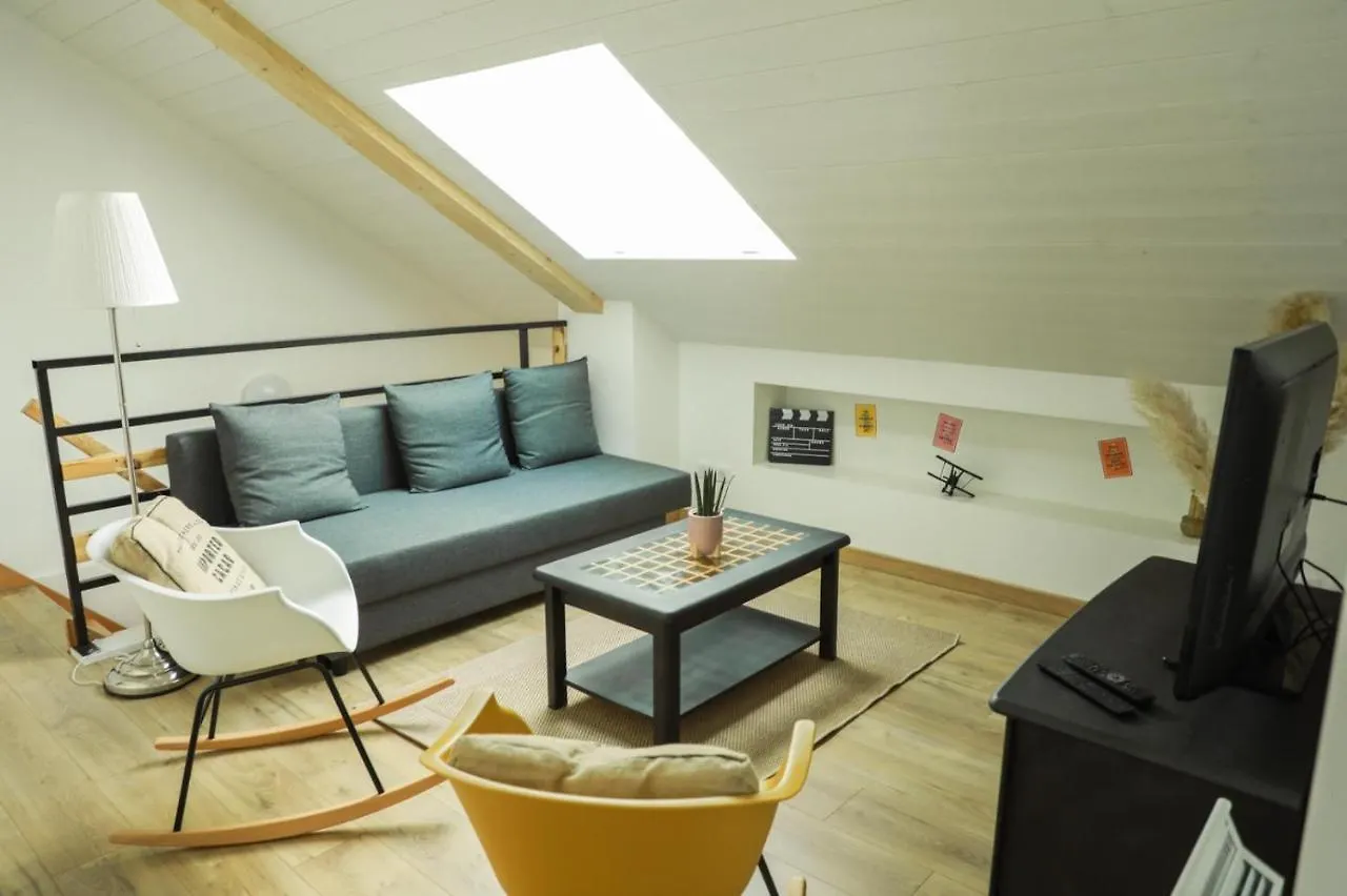 Le Chaplin-A Cote De Geneve-Calme-Fonctionnel-Wifi-Parking Apartment Neydens